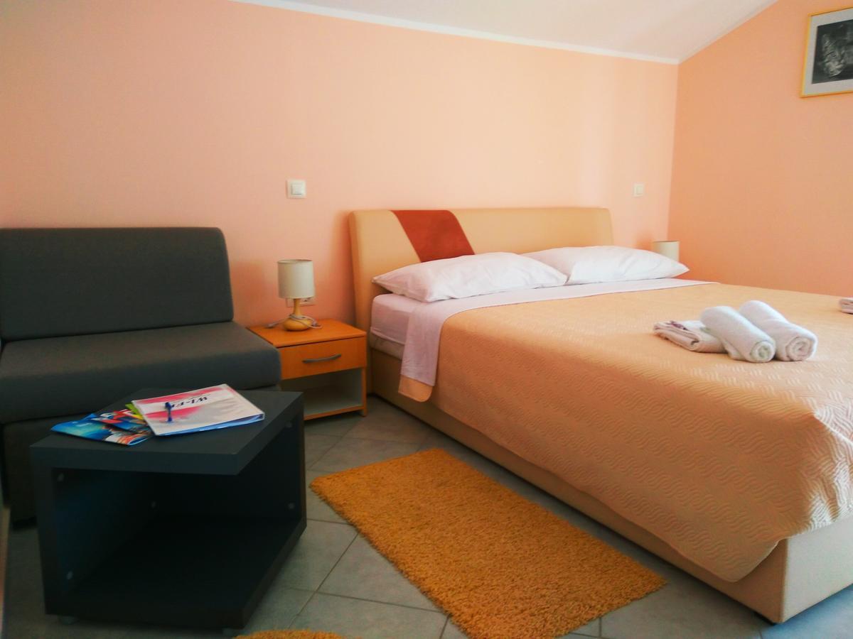 Aparthotel Viola ペシュチャーナ・ウヴァラ エクステリア 写真
