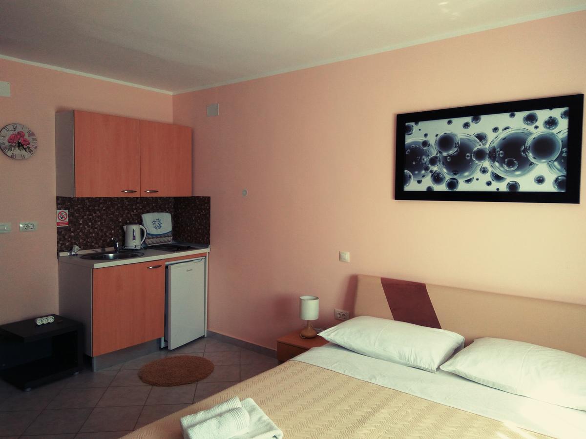 Aparthotel Viola ペシュチャーナ・ウヴァラ エクステリア 写真