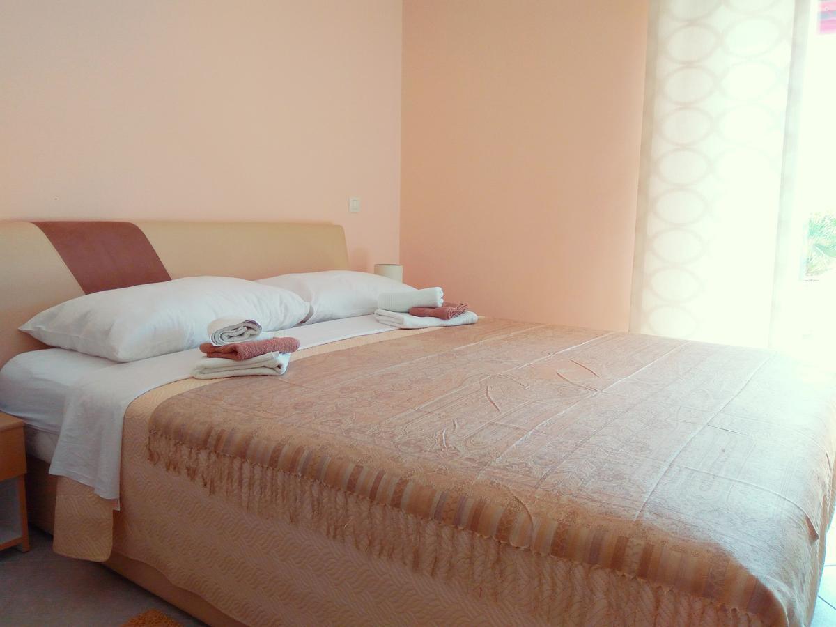 Aparthotel Viola ペシュチャーナ・ウヴァラ エクステリア 写真