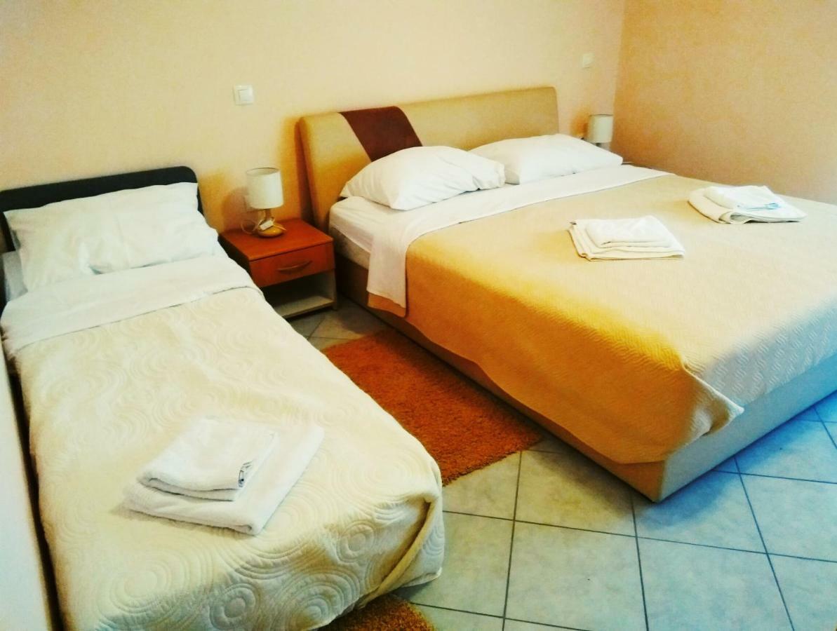 Aparthotel Viola ペシュチャーナ・ウヴァラ エクステリア 写真